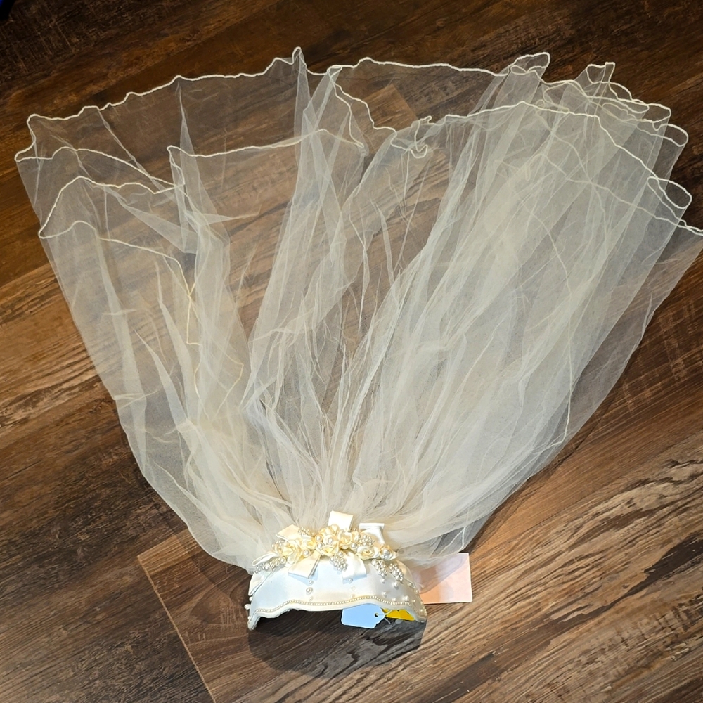 Elegant Vintage white Bridal Veil and Satin Beaded Headpiece